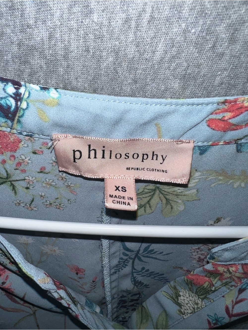 Philosophy Light Blue Floral Sleeveless Button-Front Blouse - Picture 2 of 3